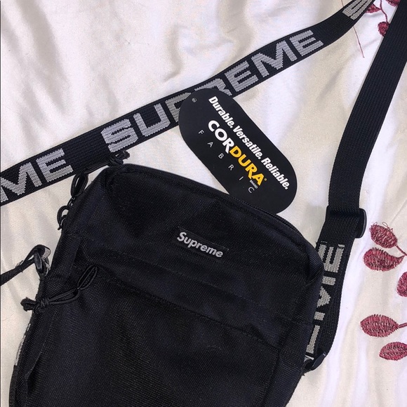 SOLD- Supreme bag - Picture 2 of 8